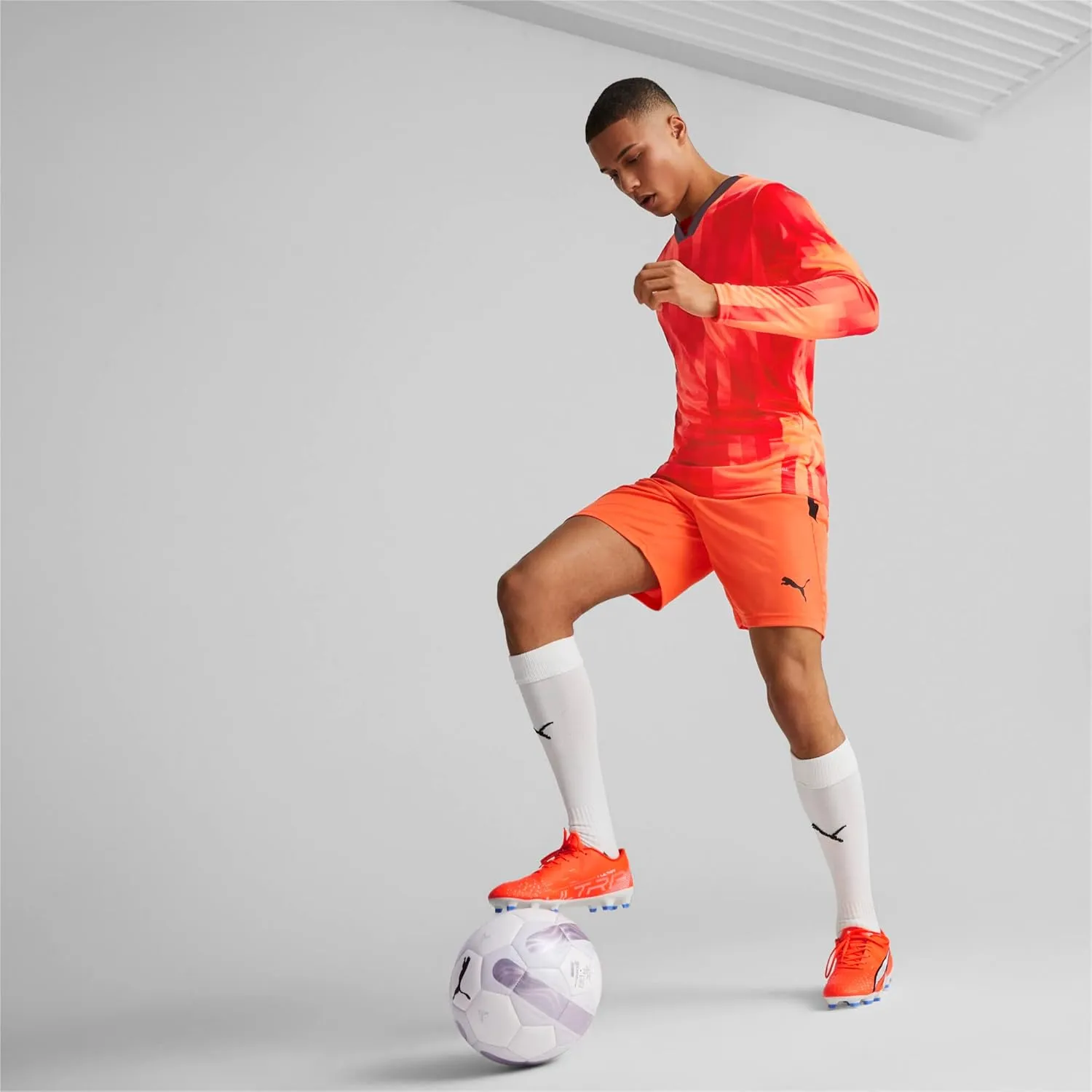 PUMA Men's Ultra Play Firm Ground/Artificial Ground